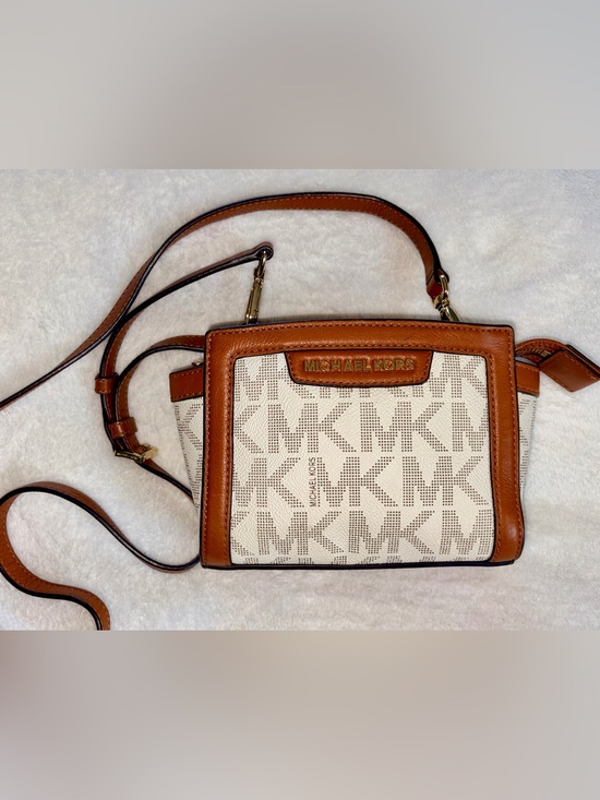 Michael Kors Handbags - Michael Kors Selma Mini Messenger Crossbody Bag